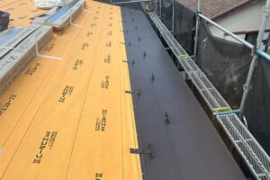 横浜市栄区で葺き替え工事による雨漏り修理　屋根材新設